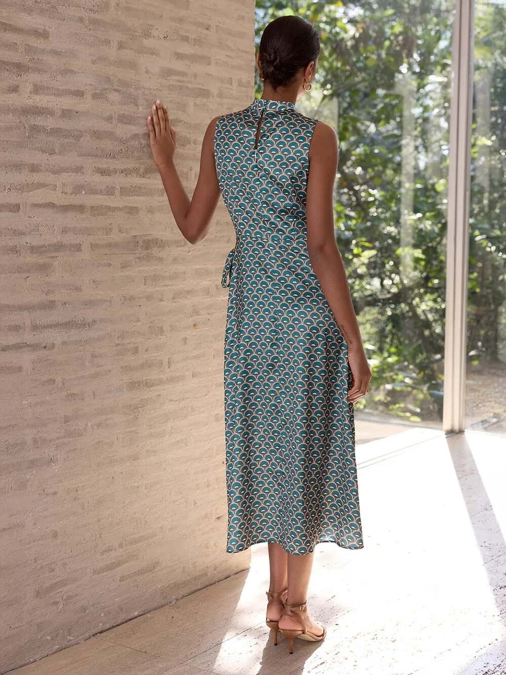 Commense Scallop-Print Sleeveless Mock Neck Wrap Midi Dress - Picture 4 of 9